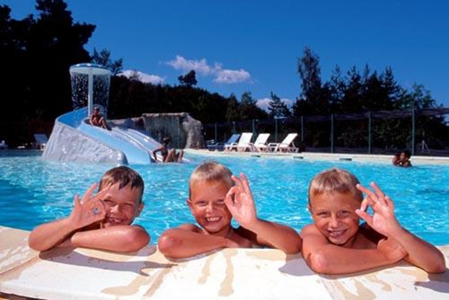 Vue aérienne du Camping L'étoile des Neiges avec son parc aquatique