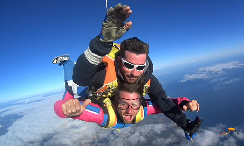 Saut en parachute : le grand frisson ! Saut en parachute : le grand frisson !